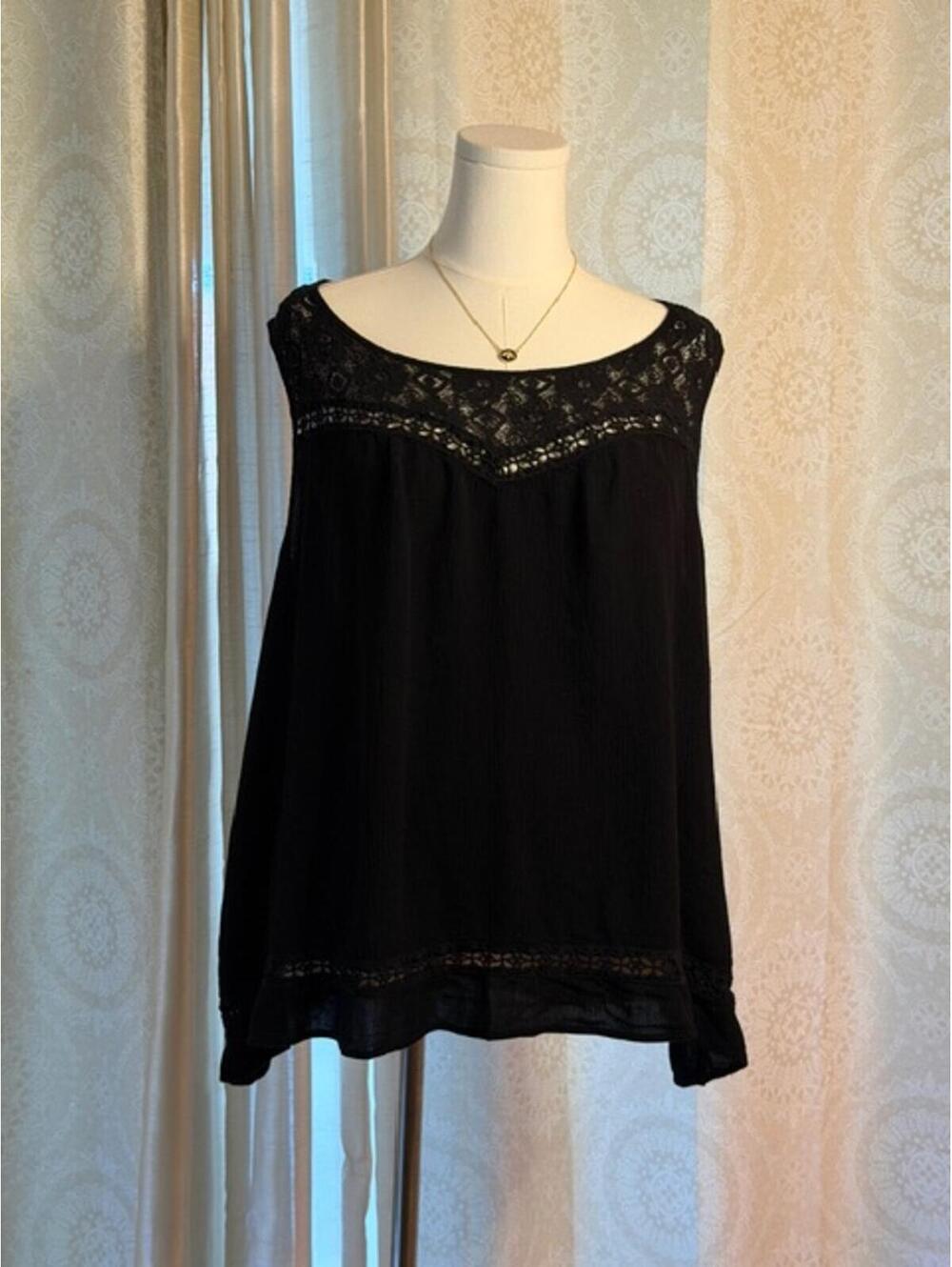Torrid Black Lace Yoke Tank Top Size 3